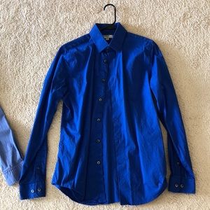 Express blur button up